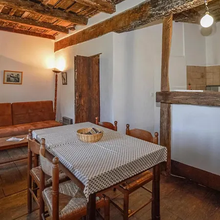 Tatil Evi Lovely In Brustico With Jacuzzi