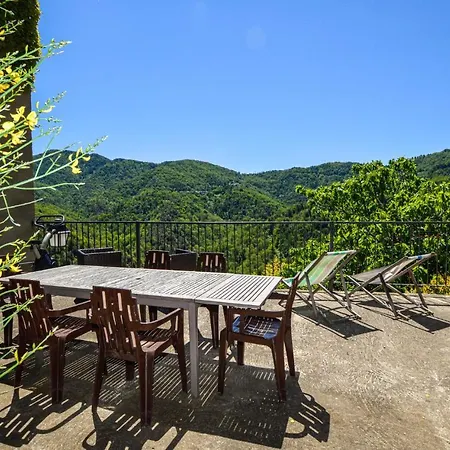 Holiday home Lovely In Brustico With Jacuzzi